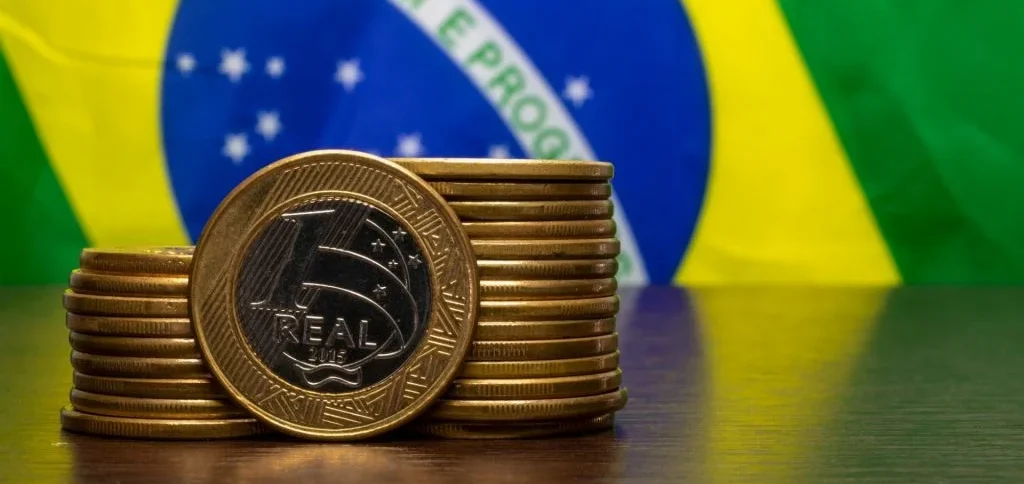Dívida pública do Brasil deve atingir 100% do PIB em 2027 e pode chegar a 106,5% em 2031, alerta FMI