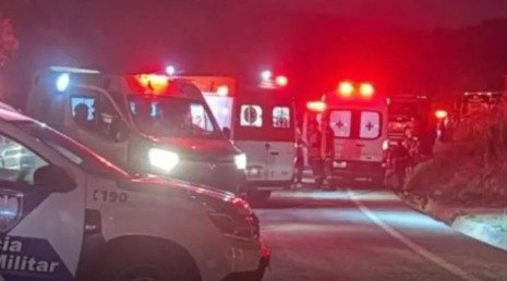 Acidente com ônibus de turismo deixa ao menos nove mortos na BR-262, no Espírito Santo