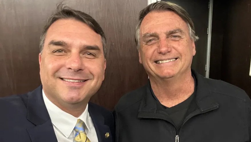 PGR não se opõe a pedido para Flávio Bolsonaro visitar o pai antes do fim da restrição