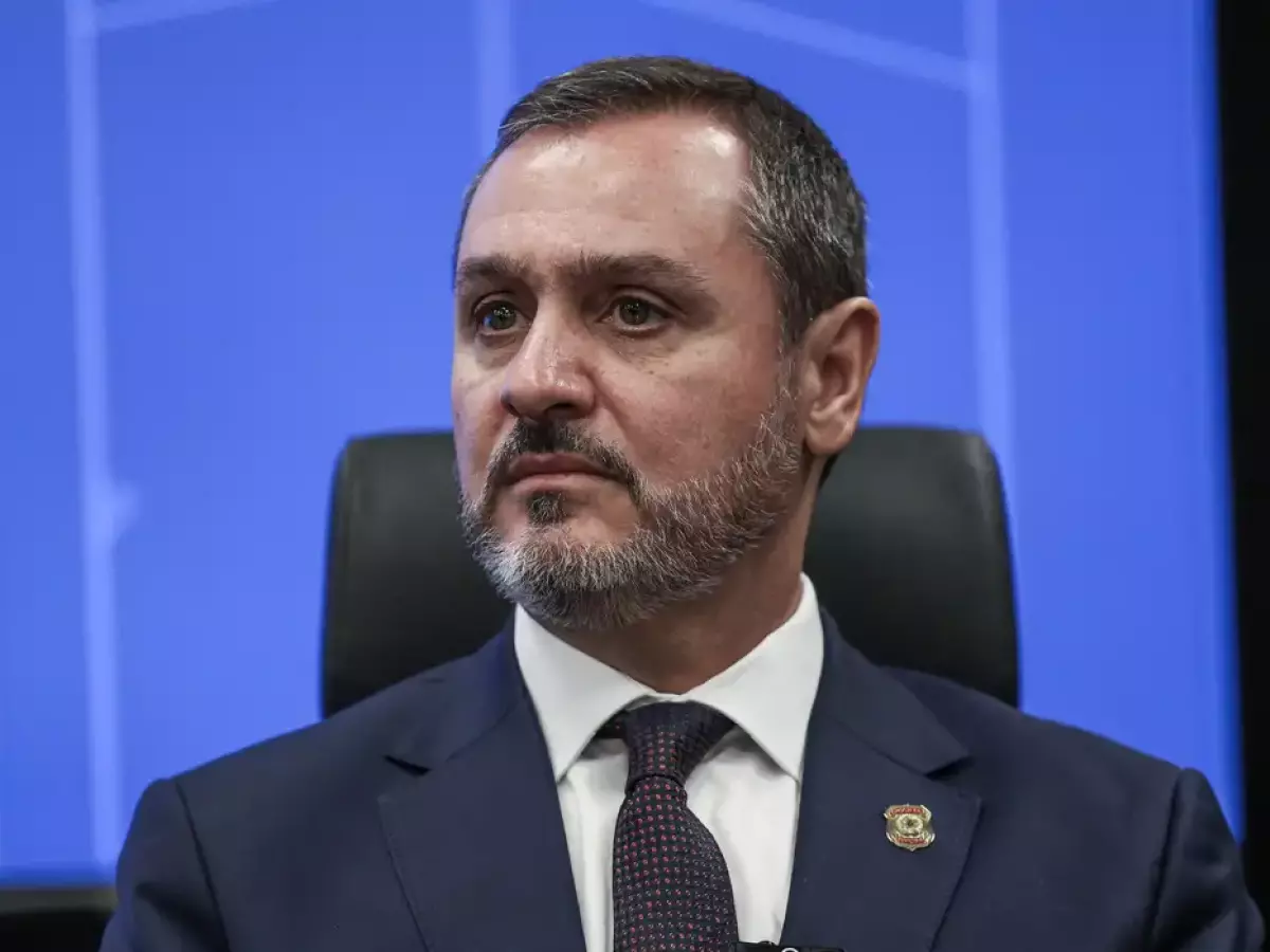 MENDONÇA AFASTA CHEFE DA POLÍCIA FEDERAL APÓS APONTAR MONITORAMENTO ILEGAL E ABRE NOVA CRISE INSTITUCIONAL