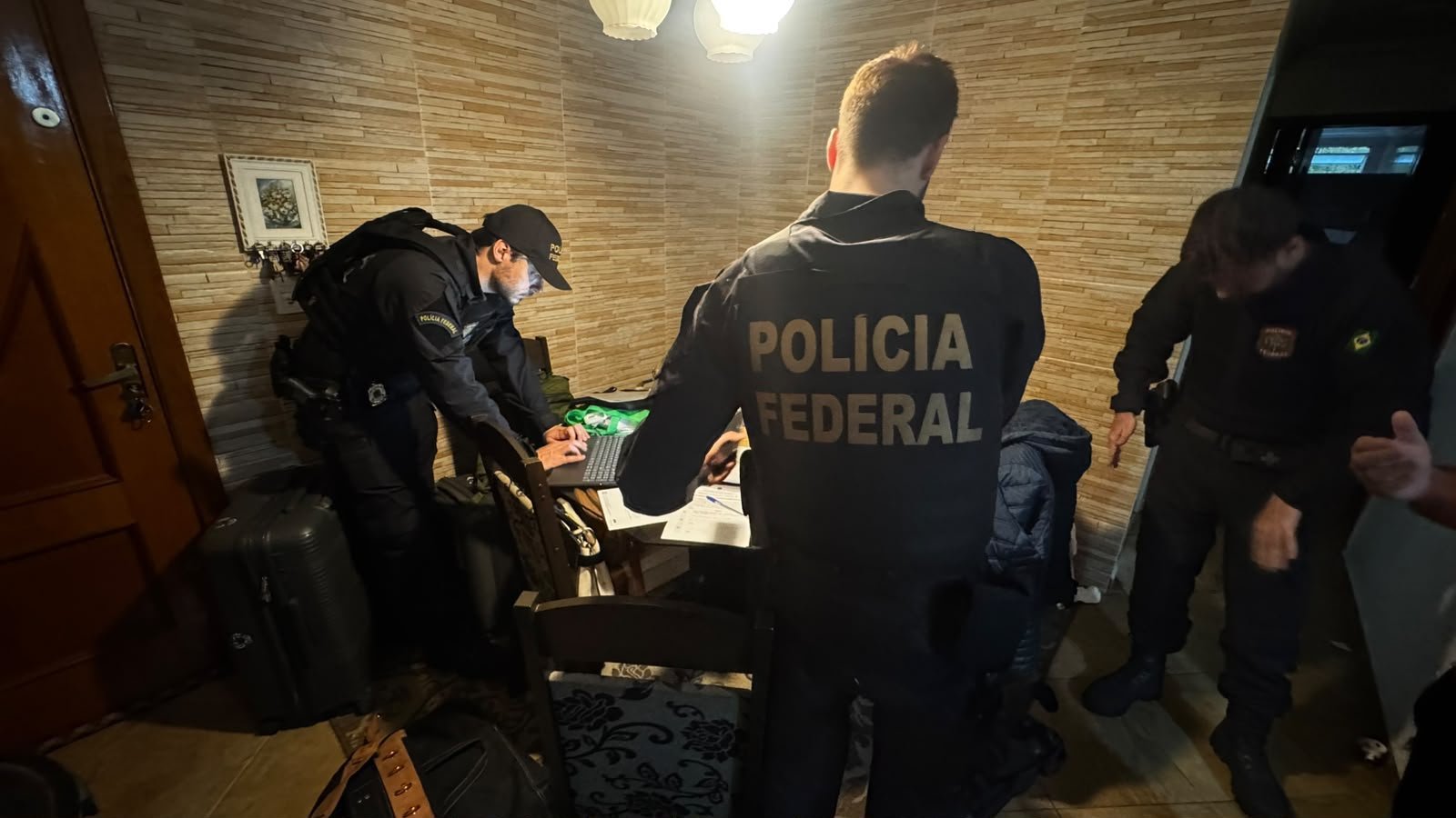 PF deflagra operação contra esquema de contrabando de eletrônicos que utilizava falsas malas diplomáticas em Viracopos