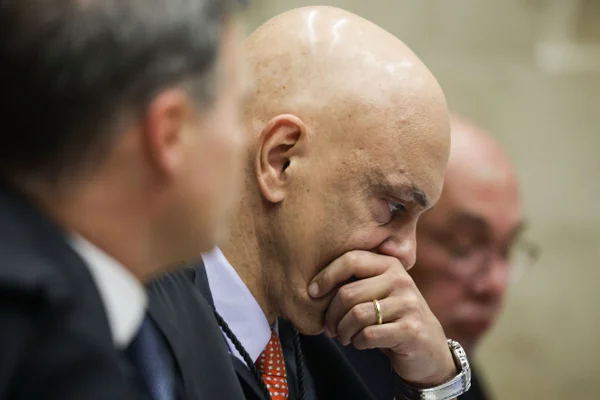 Jornalista afirma que há expectativa em Brasília sobre possível renúncia de Alexandre de Moraes