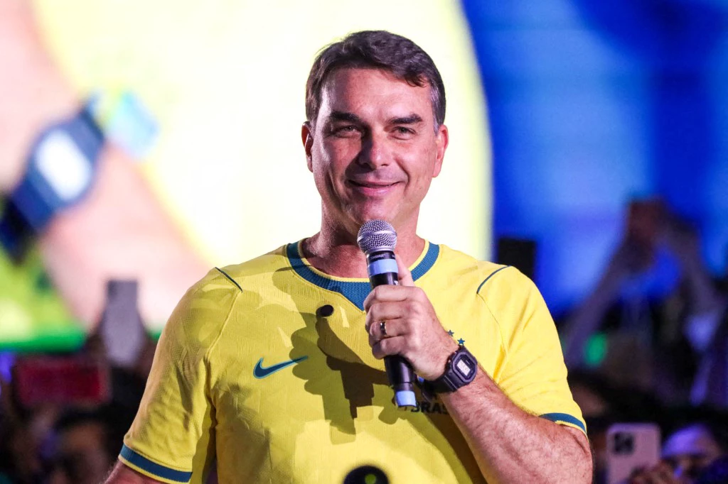 Lindbergh pede ao STF investigação sobre possível vínculo econômico de Flávio Bolsonaro com empresa ligada à Loterj