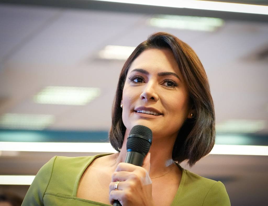 Justiça Eleitoral proíbe Michelle Bolsonaro de usar imagem de Jair Bolsonaro em propaganda eleitoral no Distrito Federal