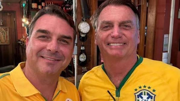 Flávio Bolsonaro aciona TSE contra publicações do PT sobre reajuste do Bolsa Família