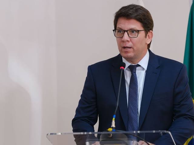PF apreende armas em operação que investiga emendas e financiamento de filme sobre Bolsonaro
