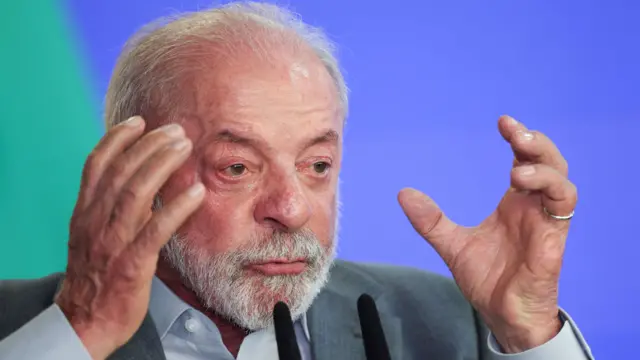 Lula amplia benefícios na reta final da eleição e enfrenta acusação de uso eleitoral da máquina pública