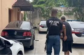 Homem é preso por produzir e vender, por rifas, conteúdo pornográfico da namorada de 14 anos