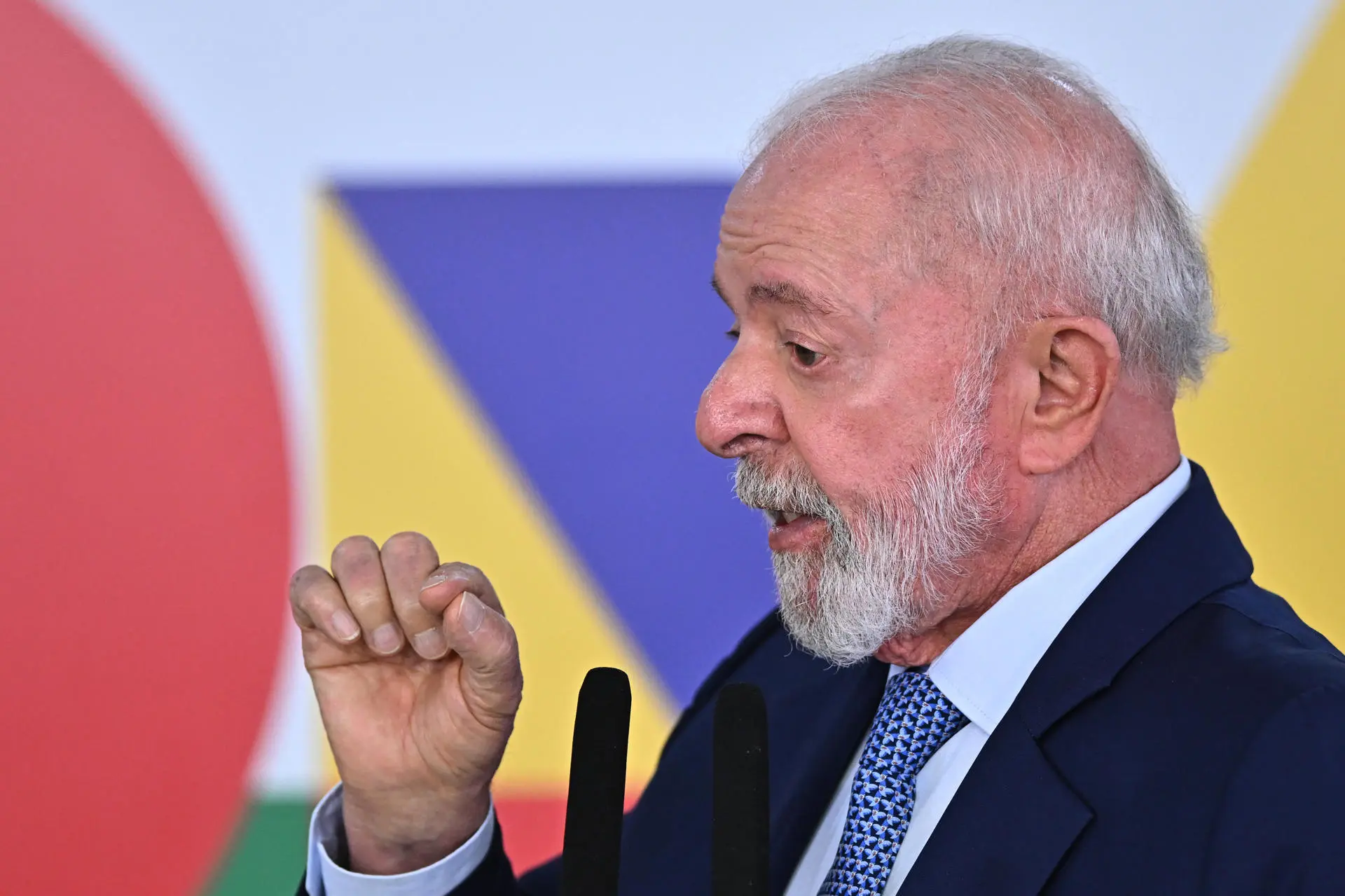 Após queda na aprovação, Lula diz que nunca levou “a sério” pesquisas