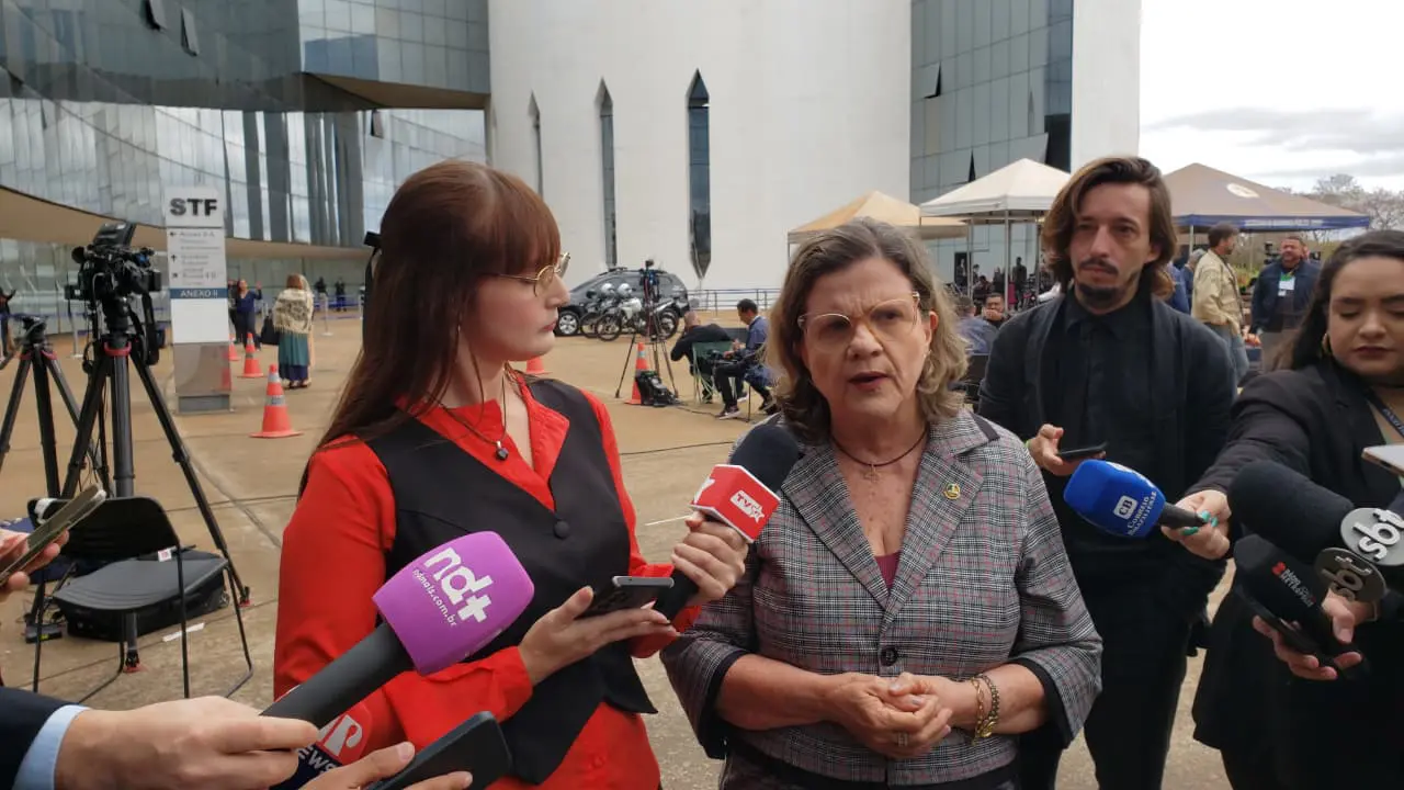 Julgamento de Bolsonaro ganha transmissão militante com cobertura da TV PT