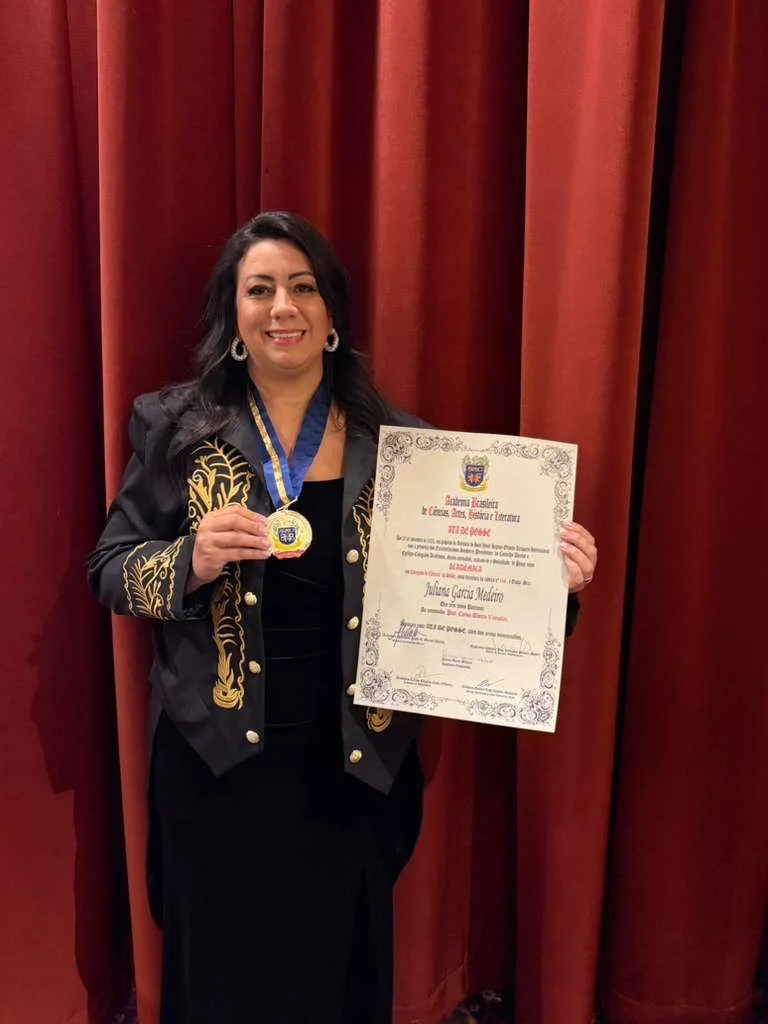 Juliana Medeiro Recebe Medalha Mérito Acadêmico da ABRASCI: O Reconhecimento ao Notório Saber que Transforma a Gestão no Brasil
