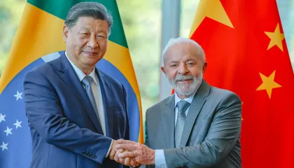 Em sua quarta visita a China, Lula diz que protecionismo dos EUA pode levar mundo à guerra