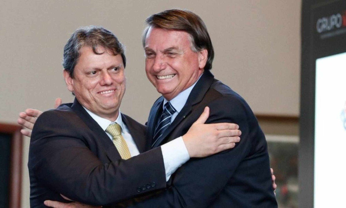 Ala de aliados de Bolsonaro se irrita com movimentos para colocar governador de SP na disputa ao Planalto em 2026