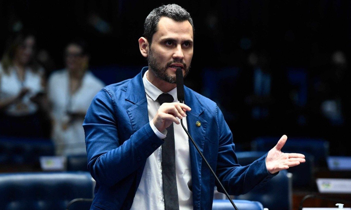 Cleitinho pede impeachment de Moraes pela ação contra Bolsonaro