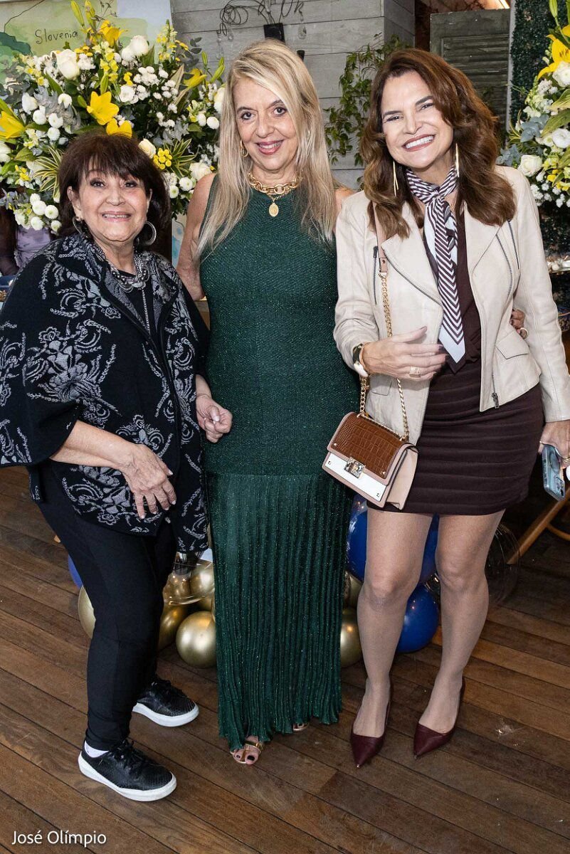 Leila Esposito reúne amigas em tarde especial na Villa Olívio