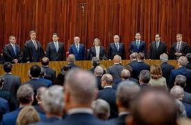 Posse de Nunes Marques no TSE expõe distanciamento entre Lula e Alcolumbre após revés no Senado
