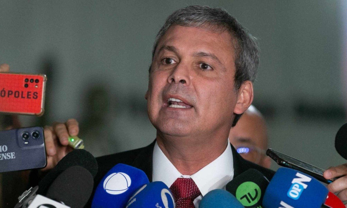 Lindbergh cobra fidelidade dos partidos da base contra a anistia