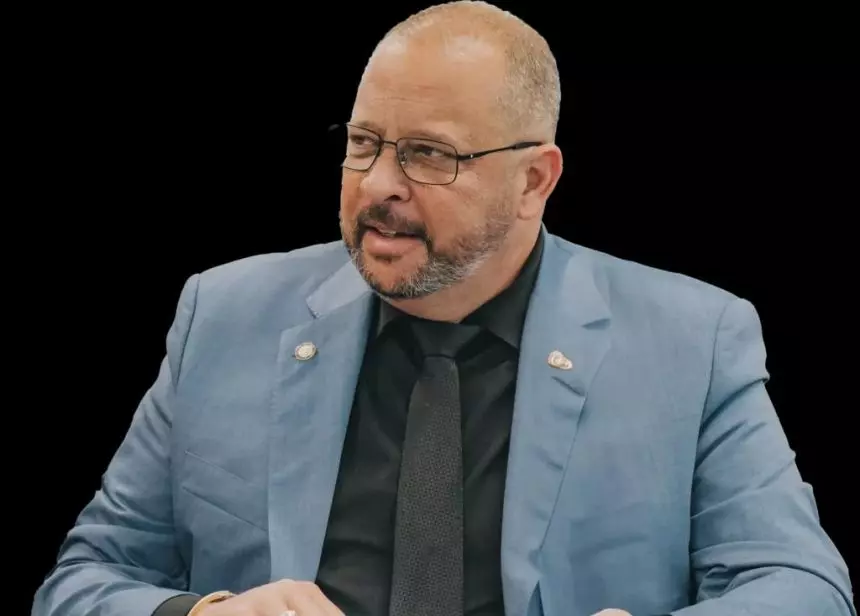 Exoneração em massa vira teste de força na Alerj