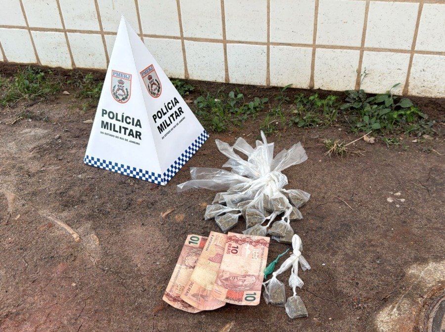 PM prendeu dois homens com drogas na Favela da Linha em Macaé