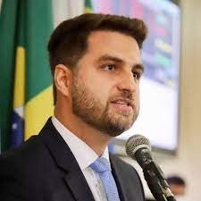 Campos dos Goytacazes – RJ: Prefeito busca apoio em Brasília enquanto crise na saúde se agrava