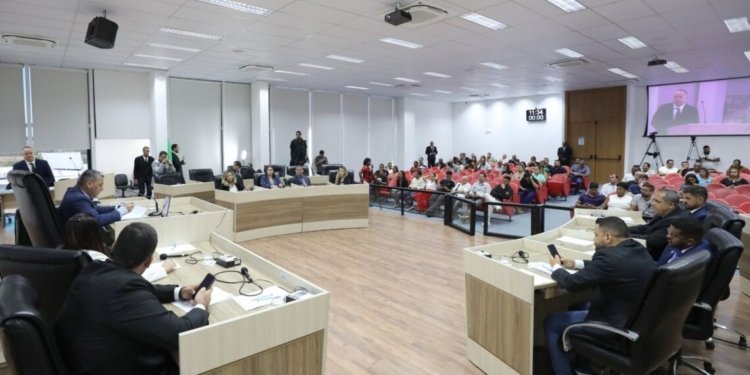Reforma do terminal do Lagomar e urbanização da orla são debatidas na Câmara