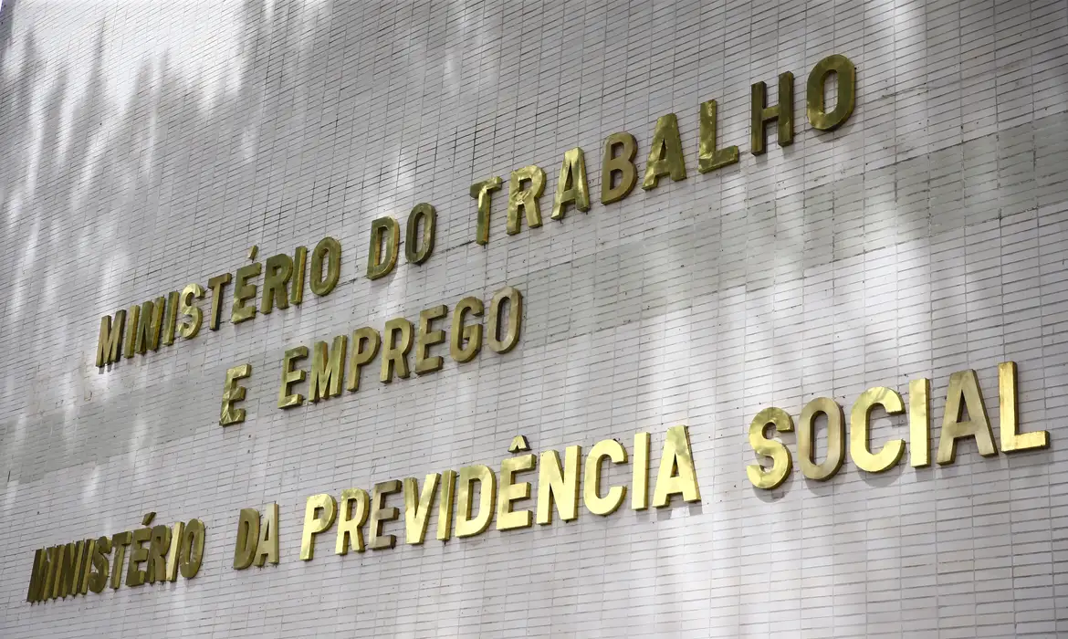 Ministério do Trabalho quintuplica verba e contrata ONGs ligadas a sindicatos e entidade investigada