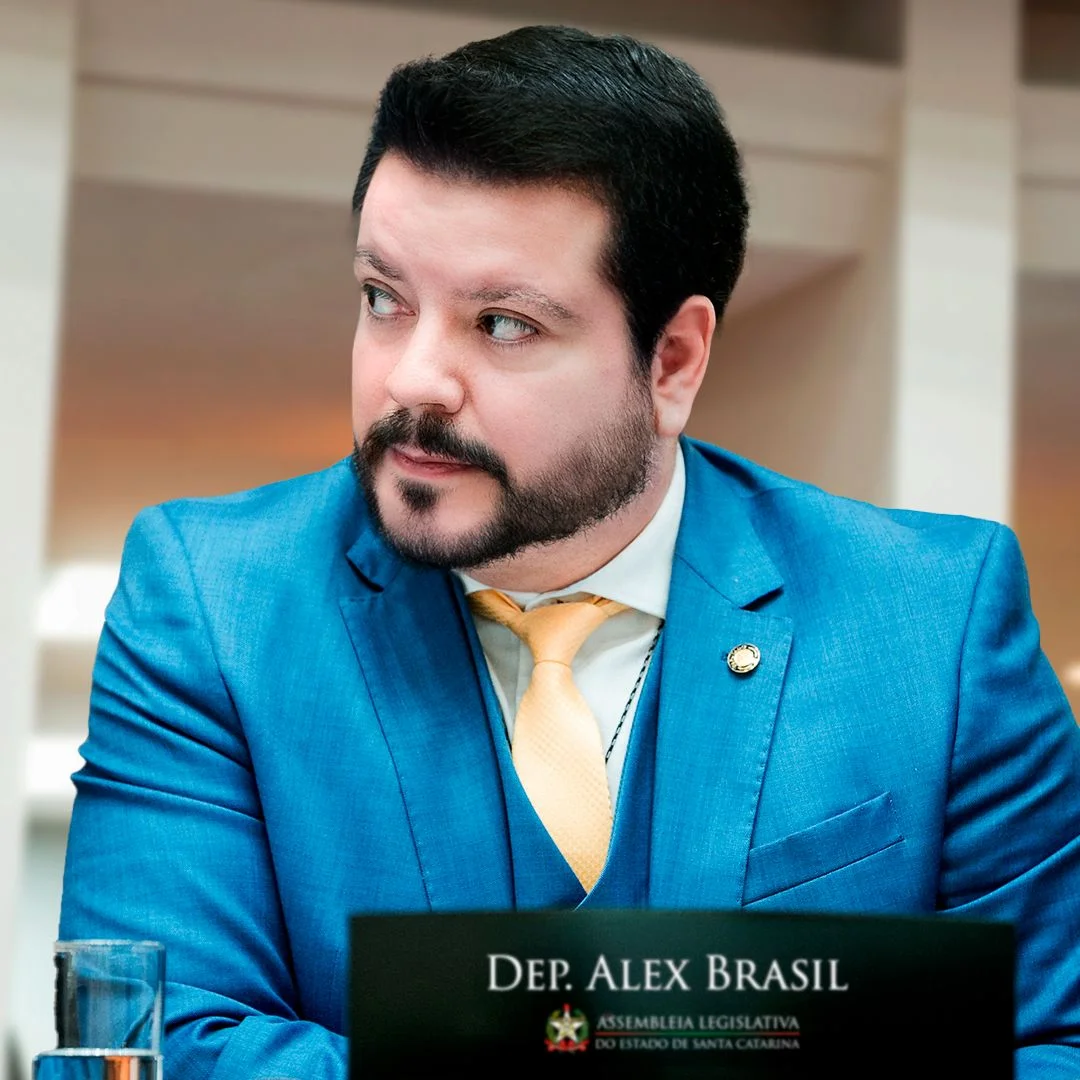 Deputado Alex Brasil, projeto que garante spray de defesa pessoal gratuito para mulheres em Santa Catarina