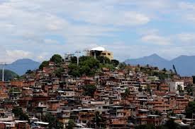 SBT, Record e Globo ficam em meio ao tiroteio durante Operação no Complexo do Alemão