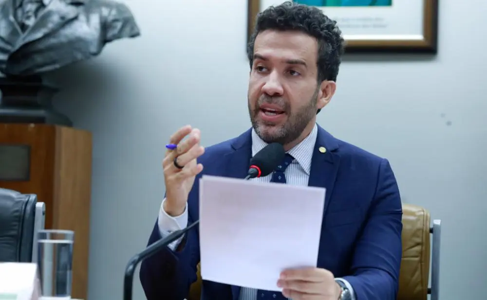 Janones faz acordo com PGR, confessa rachadinha e vai devolver R$ 131 mil
