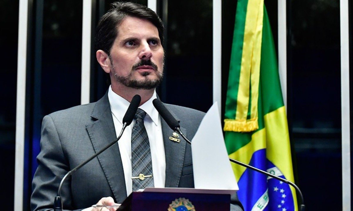 Alexandre de Moraes determina uso de tornozeleira eletrônica para o Senador Marcos do Val