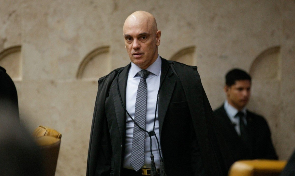 Moraes vota para condenar a 17 anos homem que sentou na sua cadeira