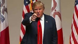 Trump ameaça impor tarifas de 100% a países do Brics caso bloco substitua o dólar