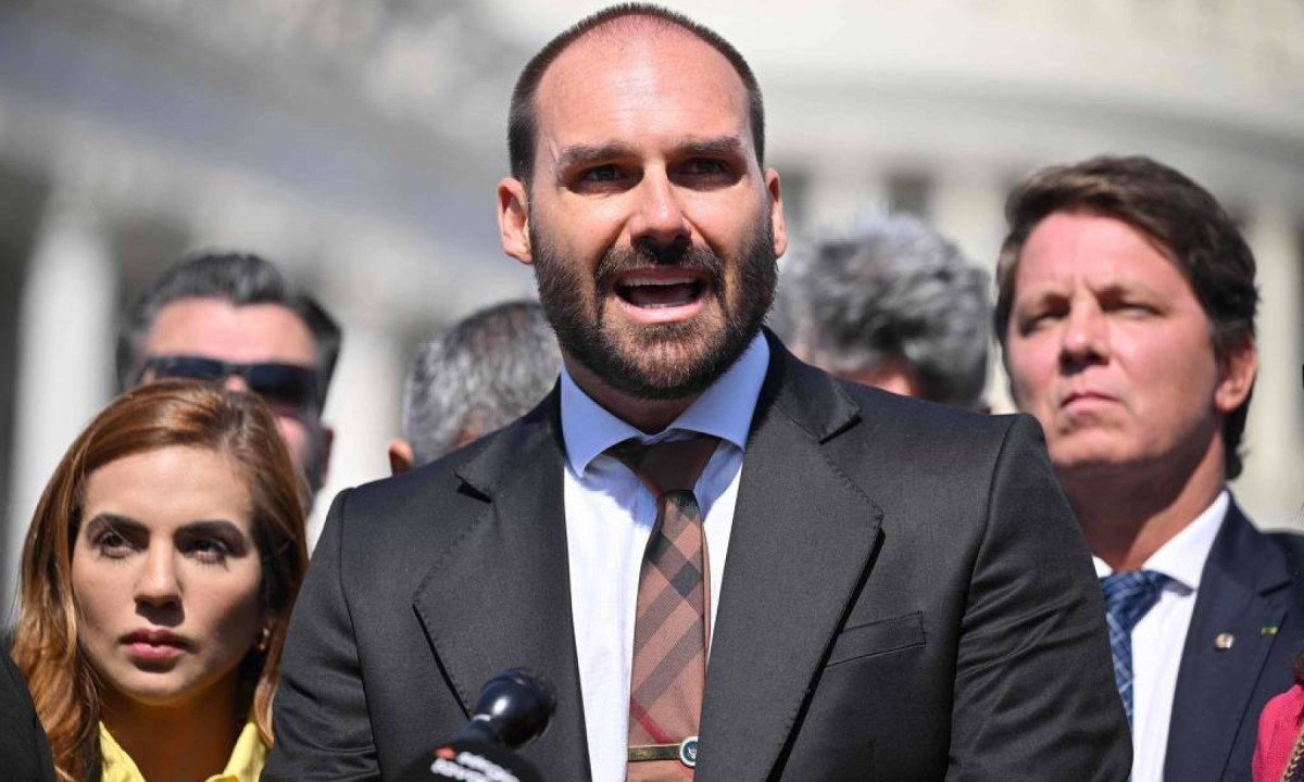 Moraes abre inquérito contra Eduardo Bolsonaro e determina oitivas na PF
