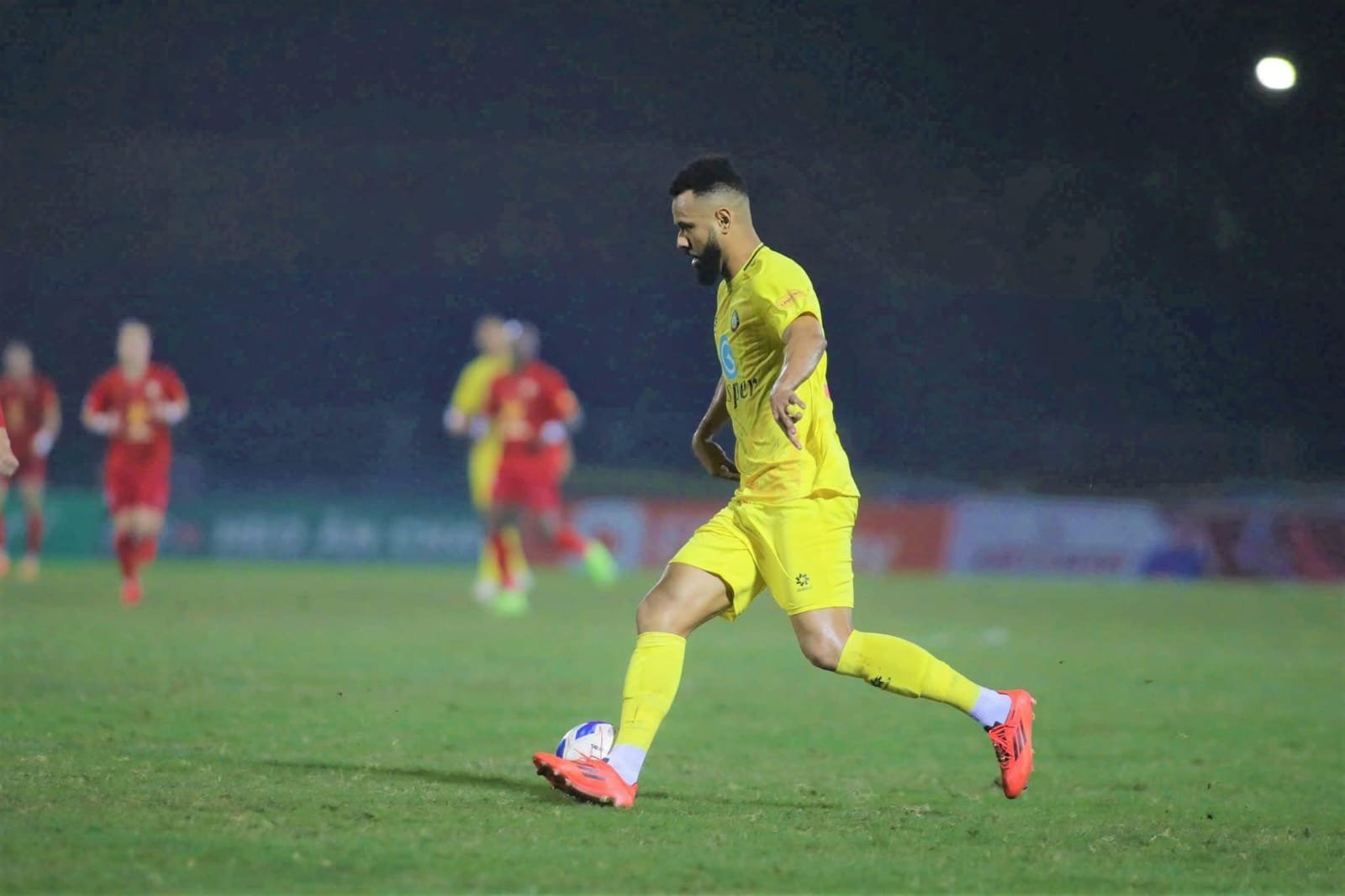 Entrevista com o atacante Macaense Yago do time Thanh Hóa FC do Vietinã