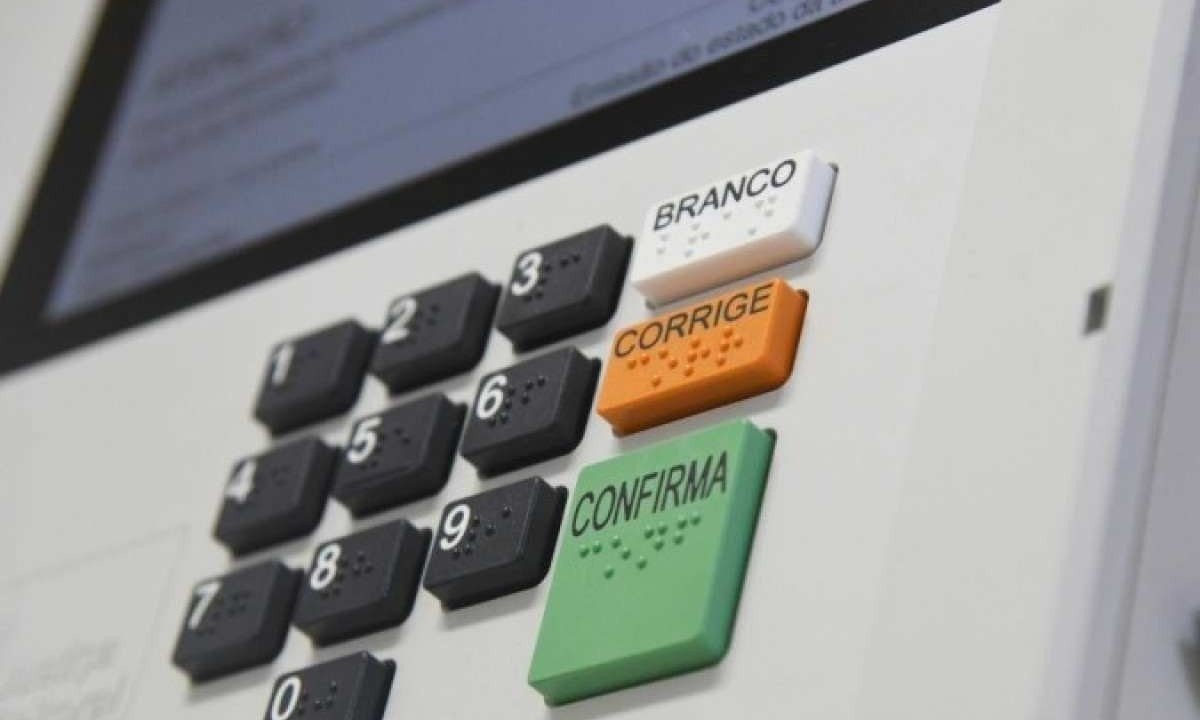 CCJ aprova fim da reeleição e unificação das eleições a partir de 2034
