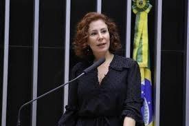 TRE-SP cassa mandato da deputada Carla Zambelli