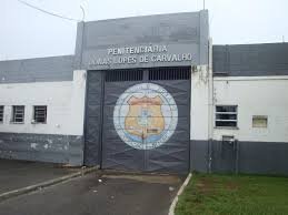 Presos pagariam até R$ 200 mil por transferência a unidades sem bloqueadores de celular no Rio