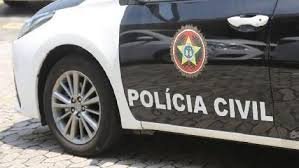 Mulher envolvida em golpe de R$ 40 mil com ‘Boa noite, Cinderela’ é presa na Maré