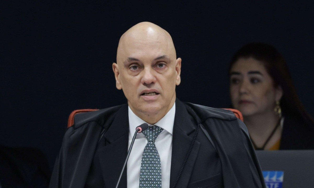 Alexandre de Moraes anula votação da Câmara e ordena perda de mandato de Zambelli