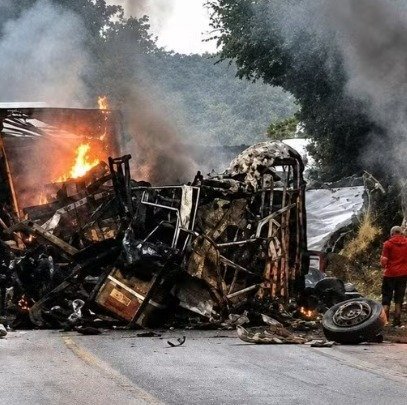 Tragédia na BR-251: colisão entre ônibus e carreta deixa mortos e feridos no Norte de Minas
