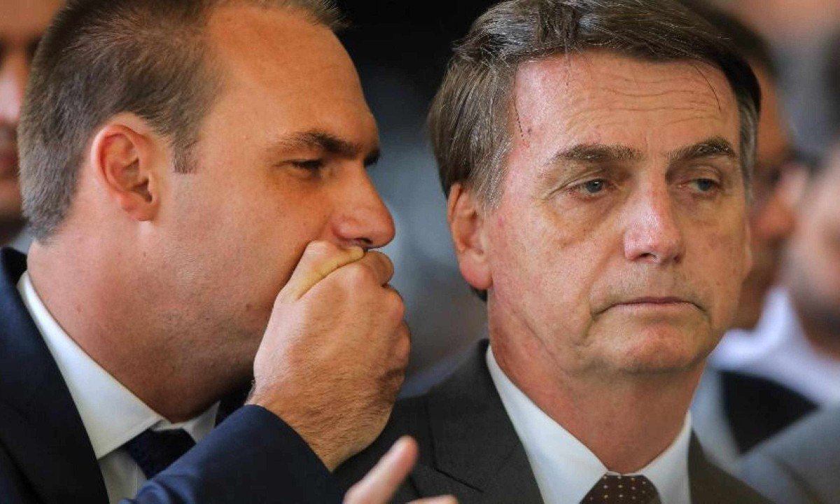 Bolsonaro e aliados temem que Eduardo atrapalhe negociação por redução de pena