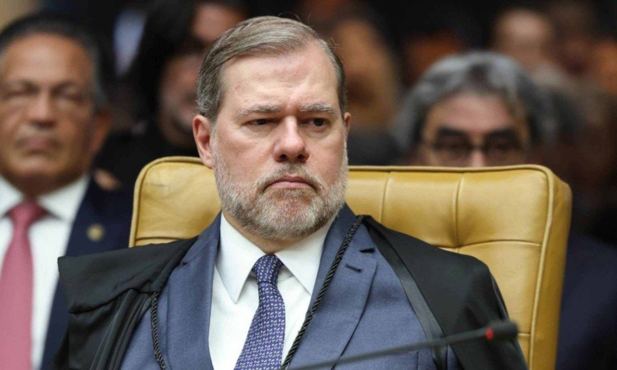 Ministro Dias Toffoli viaja em jato privado com advogado de investigado do “Caso Master” e, dias depois, impõe sigilo máximo ao processo