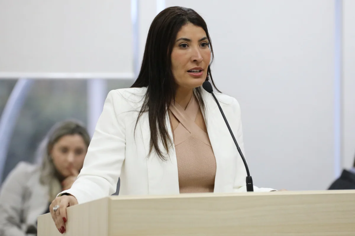 Projeto da Vereadora Leandra Lopes obriga síndicos a denunciarem violência doméstica em Macaé