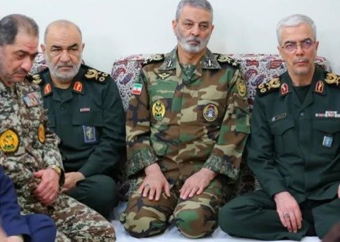 Agentes da Mossad infintrados convocaram Comando Aéreo do Irã para encontro emergencial falso e líderes foram eliminados quando estavam reunidos.