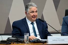 Juíza do Rio determina retirada de postagens de Garotinho contra deputado
