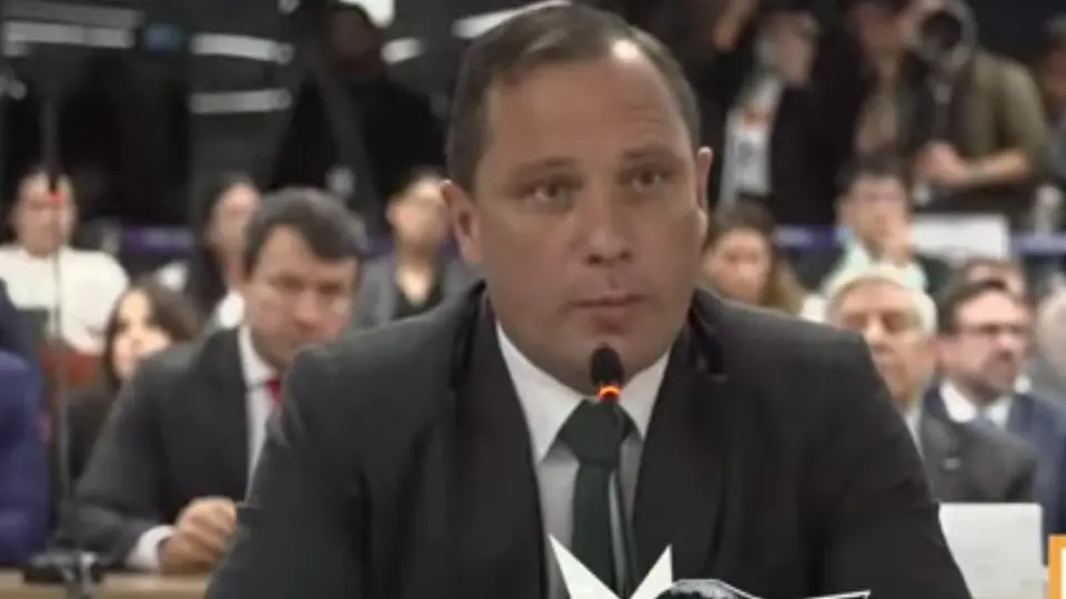 Cid detalha pressões sobre Bolsonaro em 2022, diz que ele enxugou decreto para ‘golpe’, mas não assinou