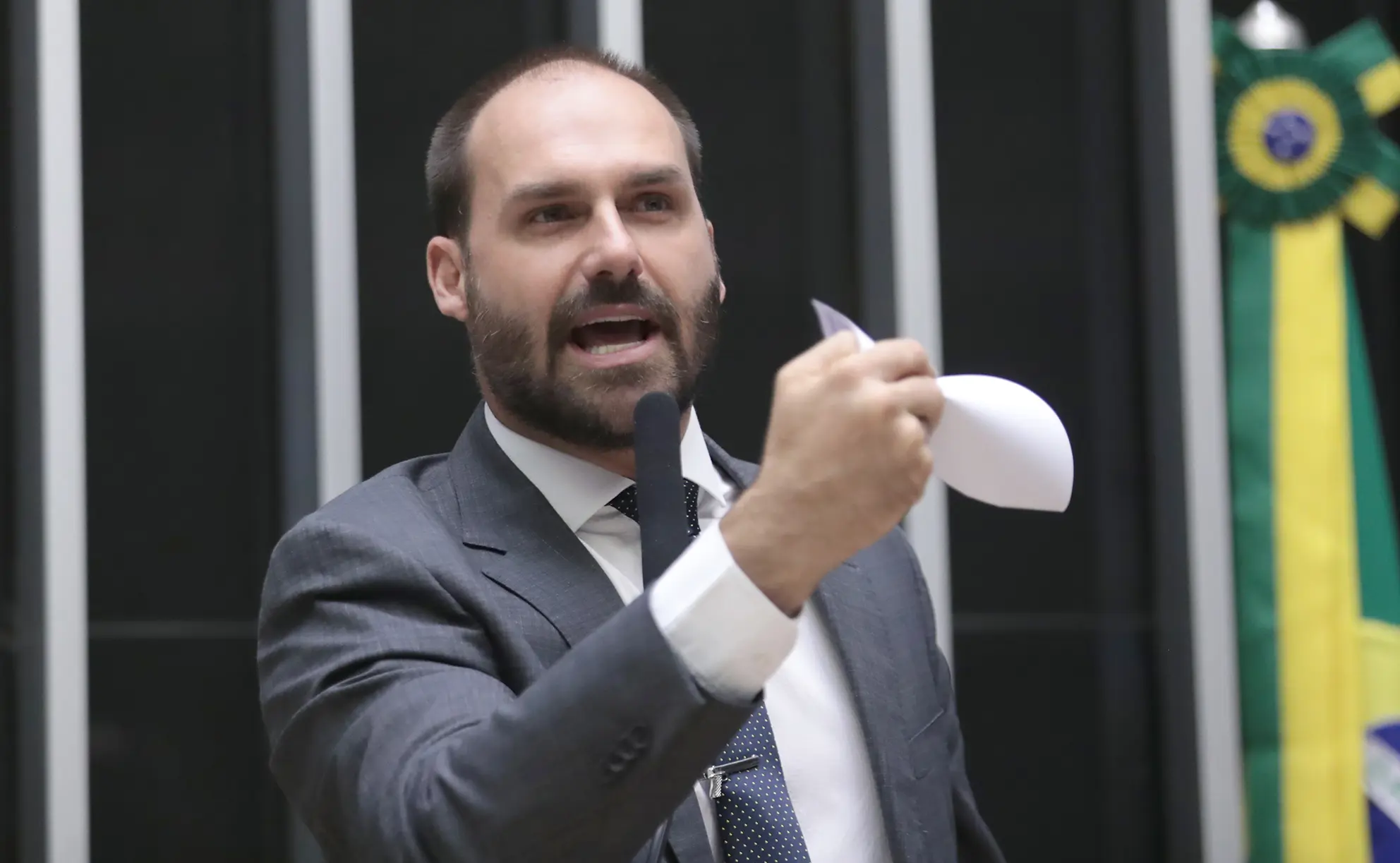 Eduardo Bolsonaro chama Moraes de “psicopata” e diz que não voltará ao Brasil