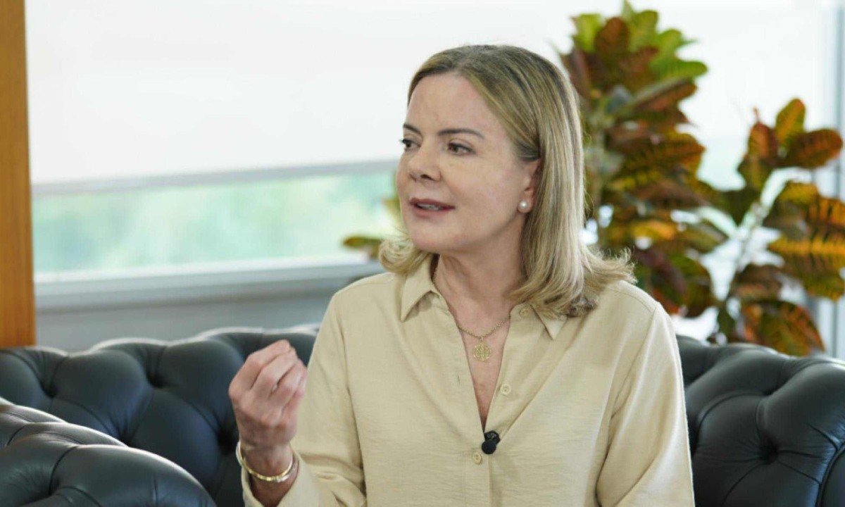 Gleisi diz que fim da escala 6×1 será prioridade do governo no Congresso