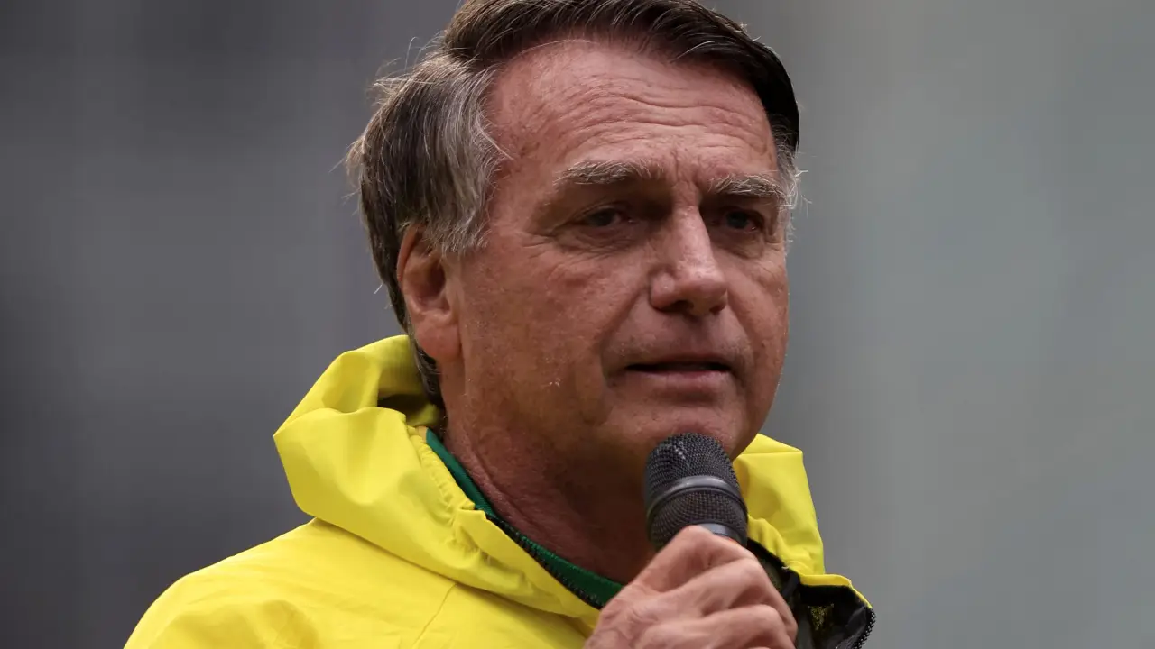 Bolsonaro passa mal no interior do Rio Grande do Norte e é levado de helicóptero a Capital