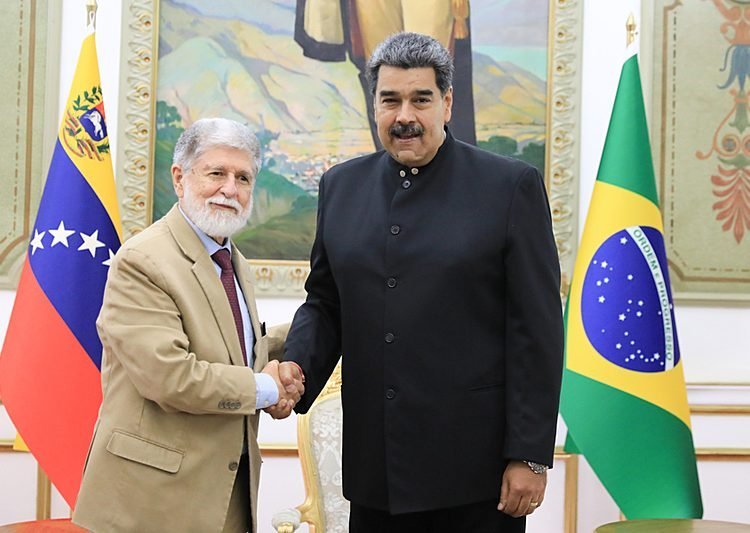 Celso Amorim alerta para risco de conflito e defende unidade sul-americana diante de operação de Trump perto da Venezuela